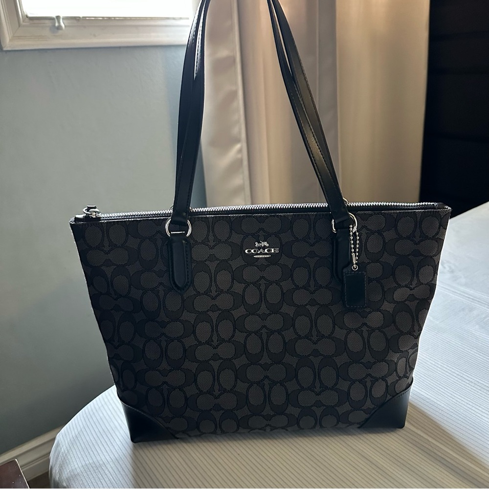 COACH ZIP TOTE